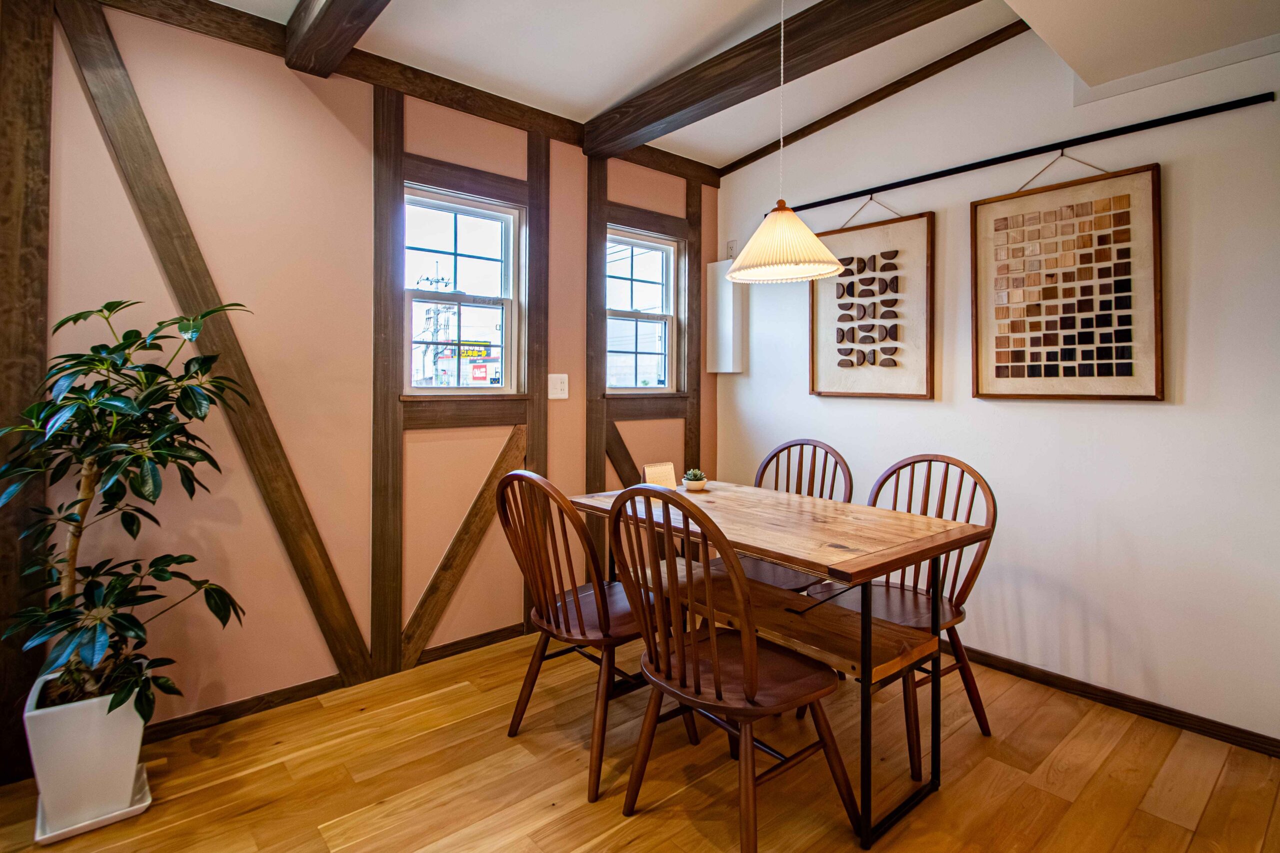 三ツ木展示場の打合せ室をリニューアル。テイストの違う2つの空間に