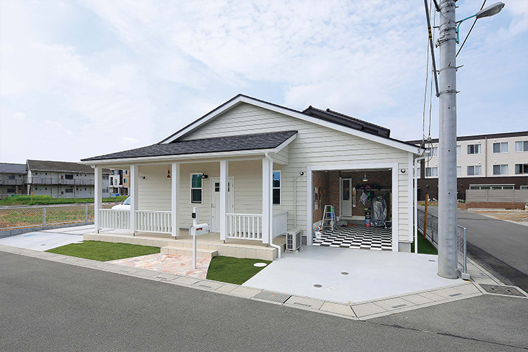 すっきりとした爽やな外観が印象的なアメリカン平屋