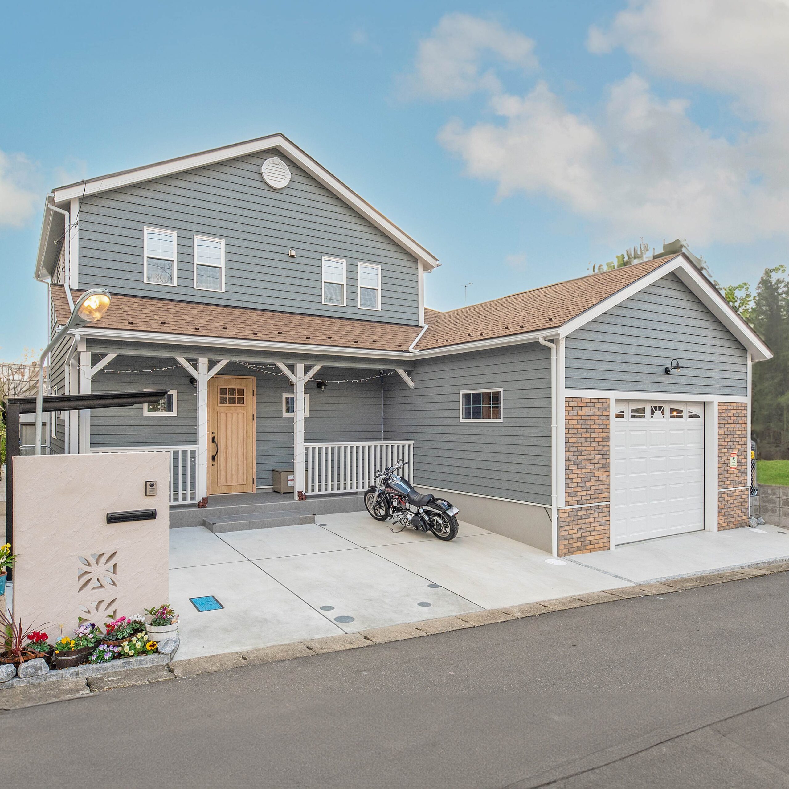 趣味と暮らしを満喫するビルトインガレージ付きアメリカンハウス